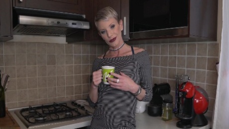 Clarice and Dawn eat each other out in the kitchen