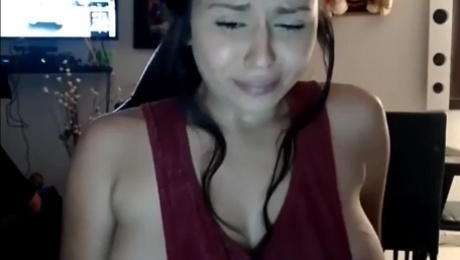 GF flashes tits while oblivious BF plays GTA 5